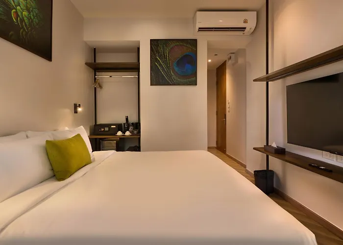 Red Door Samsen Hotel,