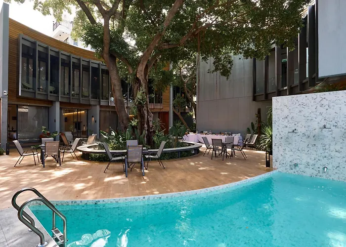 Red Door Samsen Hotel, 3*