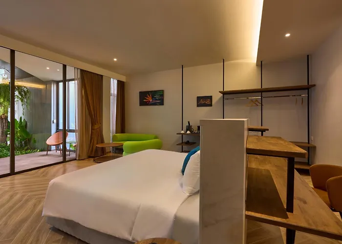 מלון Red Door Samsen Hotel, 3*