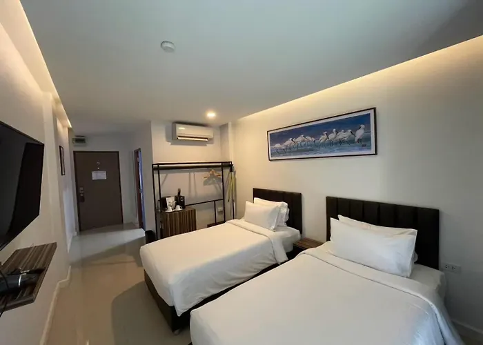 Red Door Samsen Hotel,