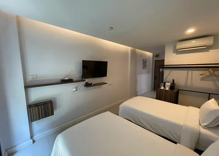 Red Door Samsen Hotel, מלון