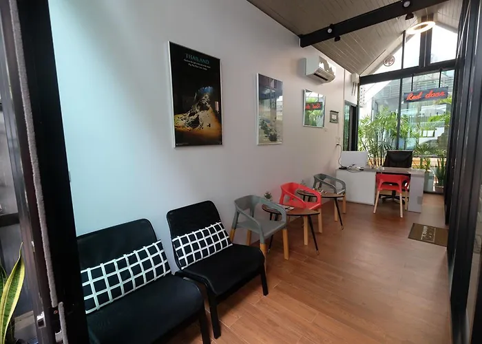 Red Door Samsen Hotel, 3* 曼谷