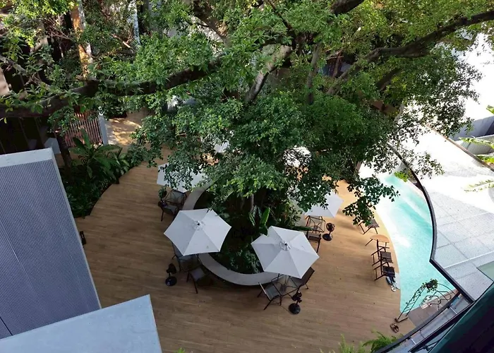 Red Door Samsen Hotel, מלון 3*