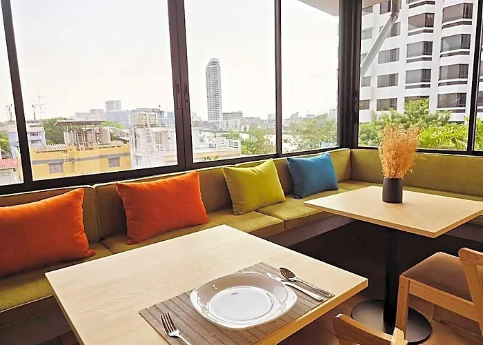 酒店 Red Door Samsen Hotel, 3*