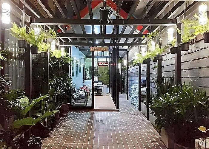 Red Door Samsen Hotel, 3*