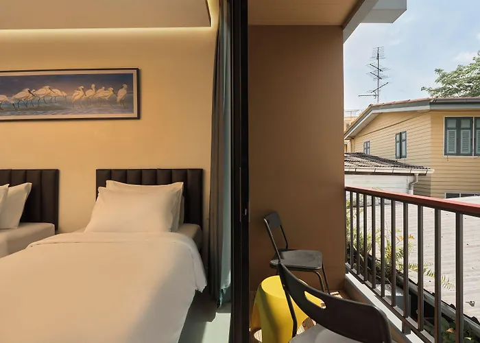 מלון Red Door Samsen Hotel, 3*