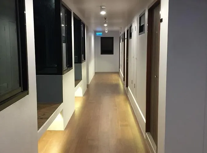 Red Door Samsen Hotel, 3* 曼谷